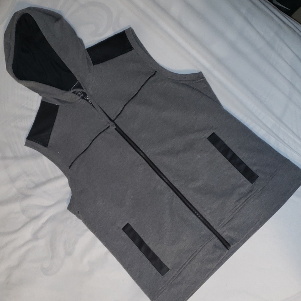 Sleeveless hoodie